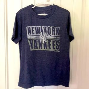New York Yankees tee shirt
